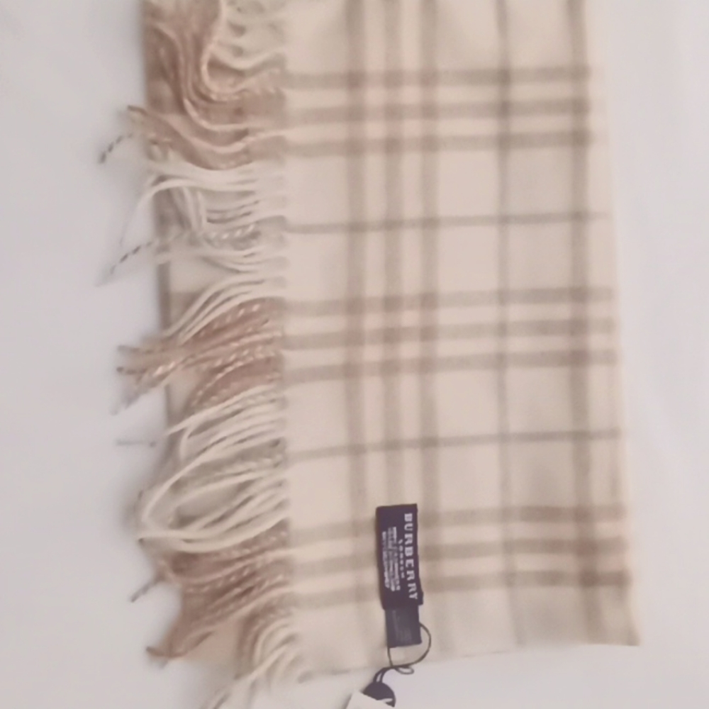 100% cashmere authentic BURBERRY SCARVES NEW with tags BUY 2OR MORE $150 EACH